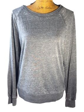 B Flawless gray long sleeve pullover sweatshirt Women’s size medium | dd1